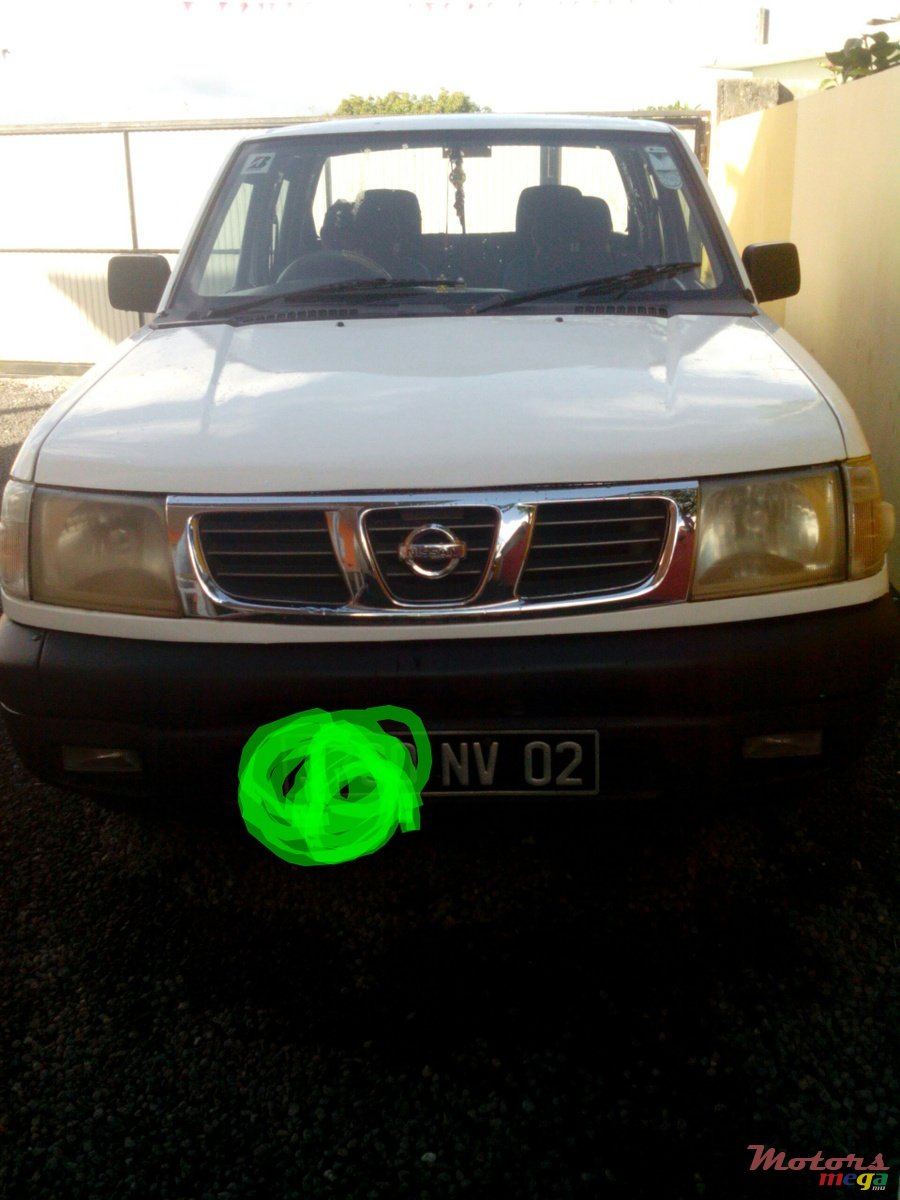 2002' Nissan Hardbody photo #1