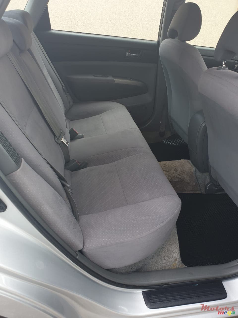 2012' Toyota Prius photo #4