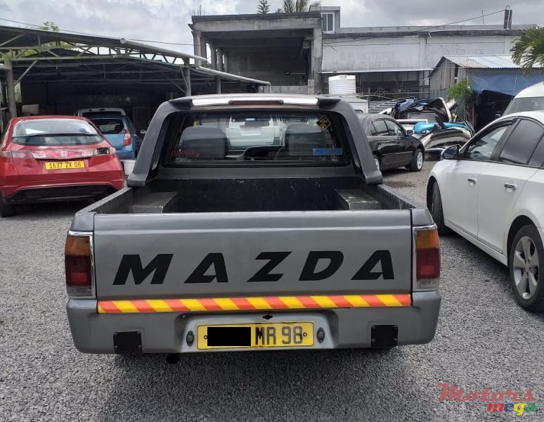 1998' Mazda B2500 4X2 photo #5