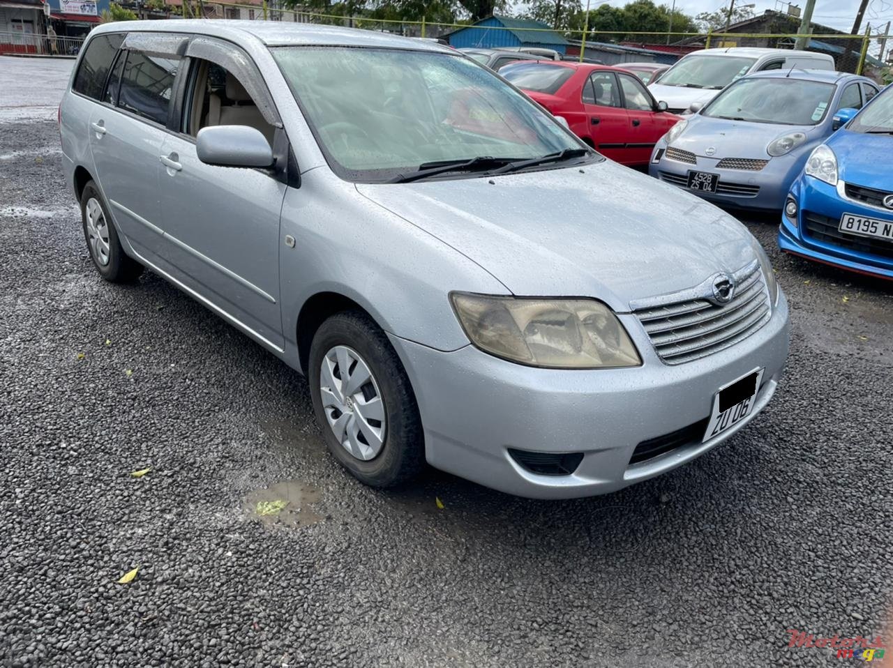 2006' Toyota Fielder photo #1