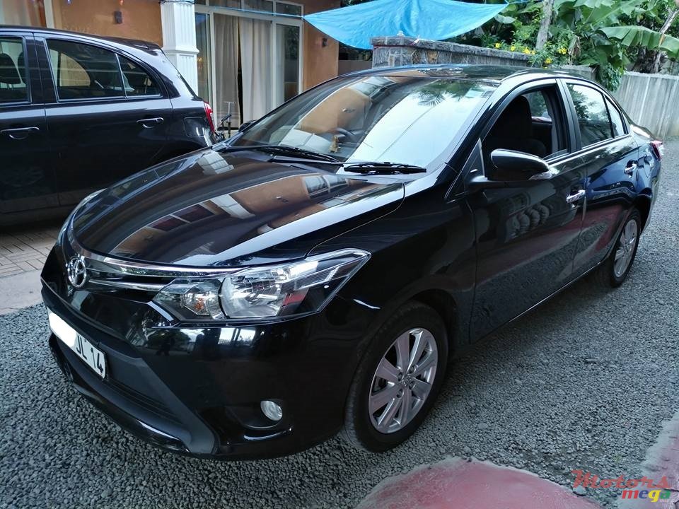 2014' Toyota Yaris photo #2