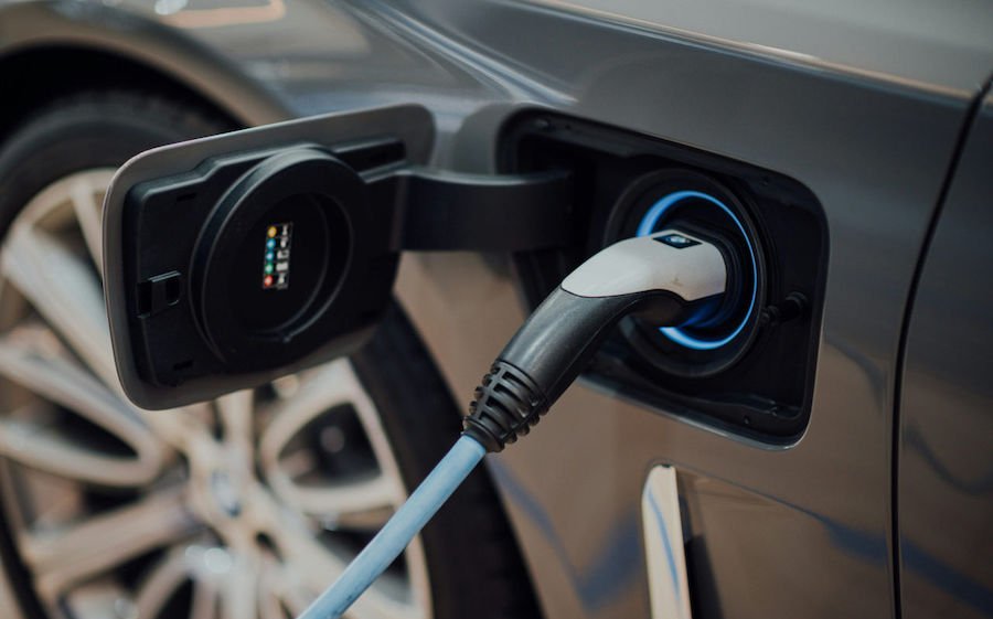 Voiture électrique : Rs 6 000 pour 10 heures de recharge, trop cher ?