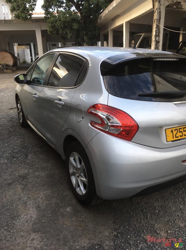 2016' Peugeot 208 photo #2
