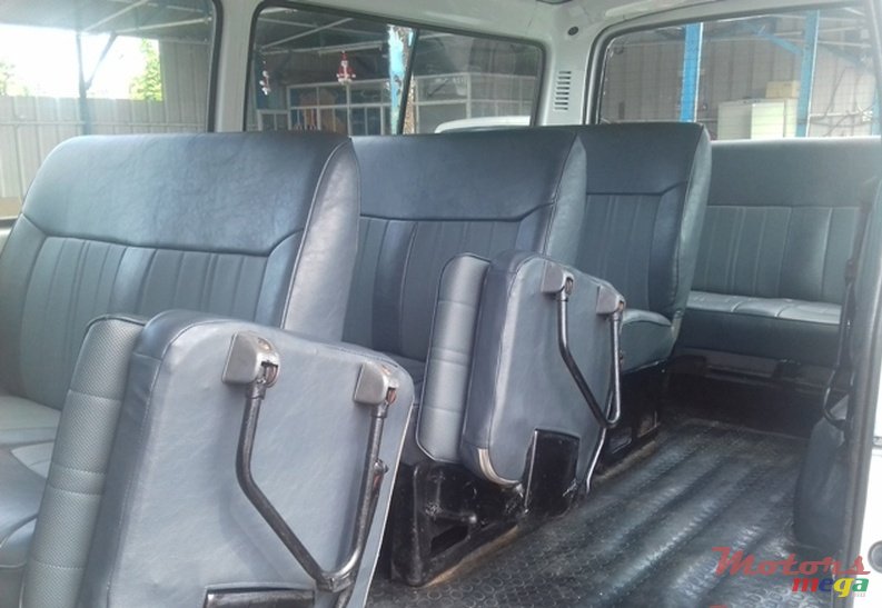 2003' Toyota HiAce photo #5