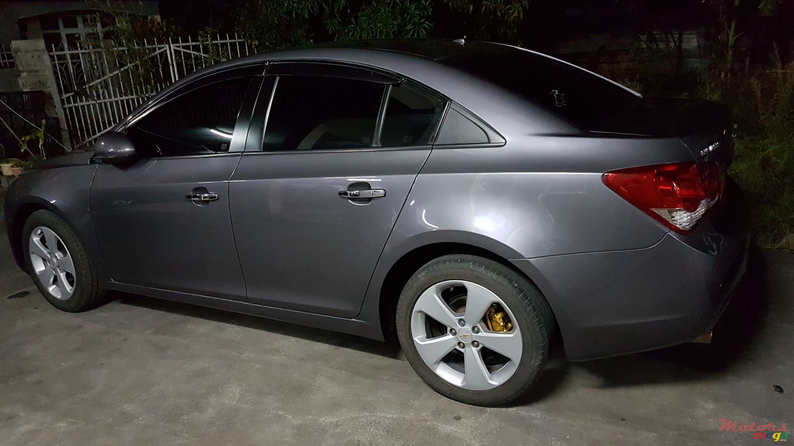 2011' Chevrolet Cruze photo #3