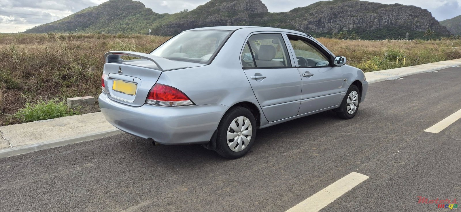 2009' Mitsubishi Lancer photo #2