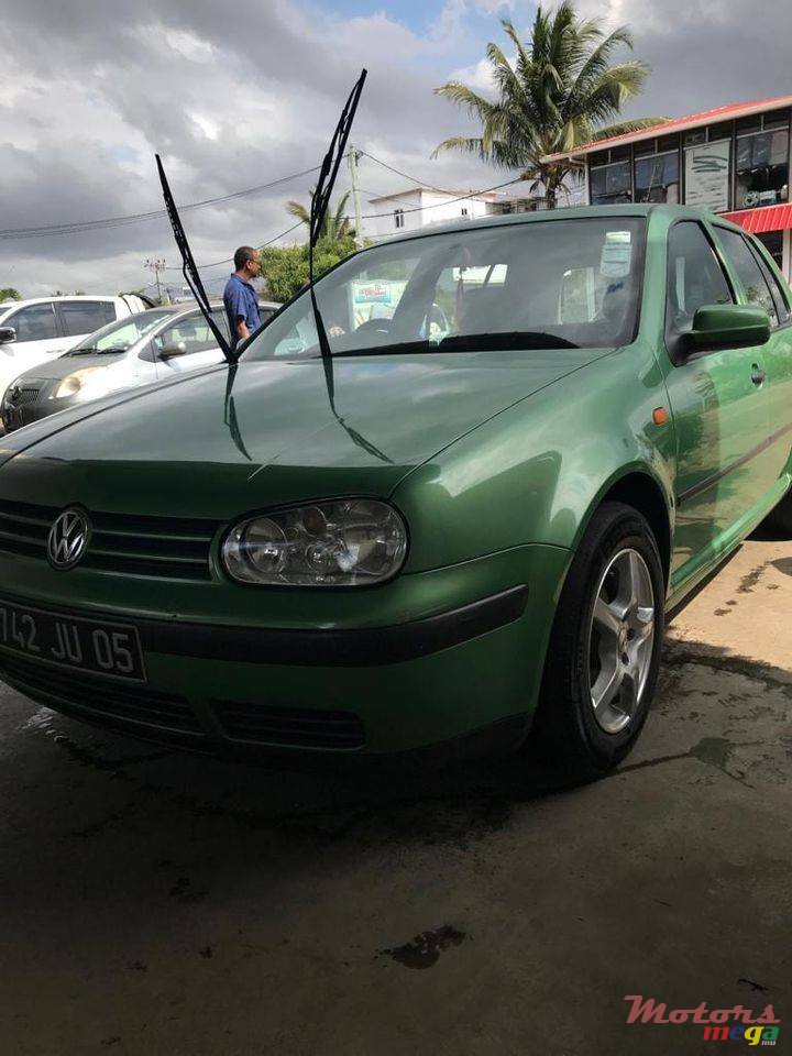 2005' Volkswagen Golf photo #1