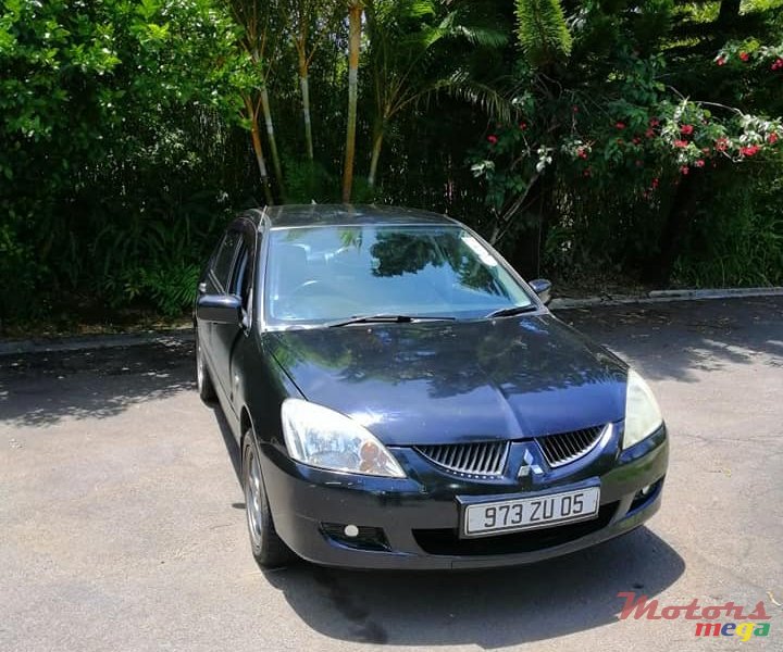 2005' Mitsubishi Lancer photo #2