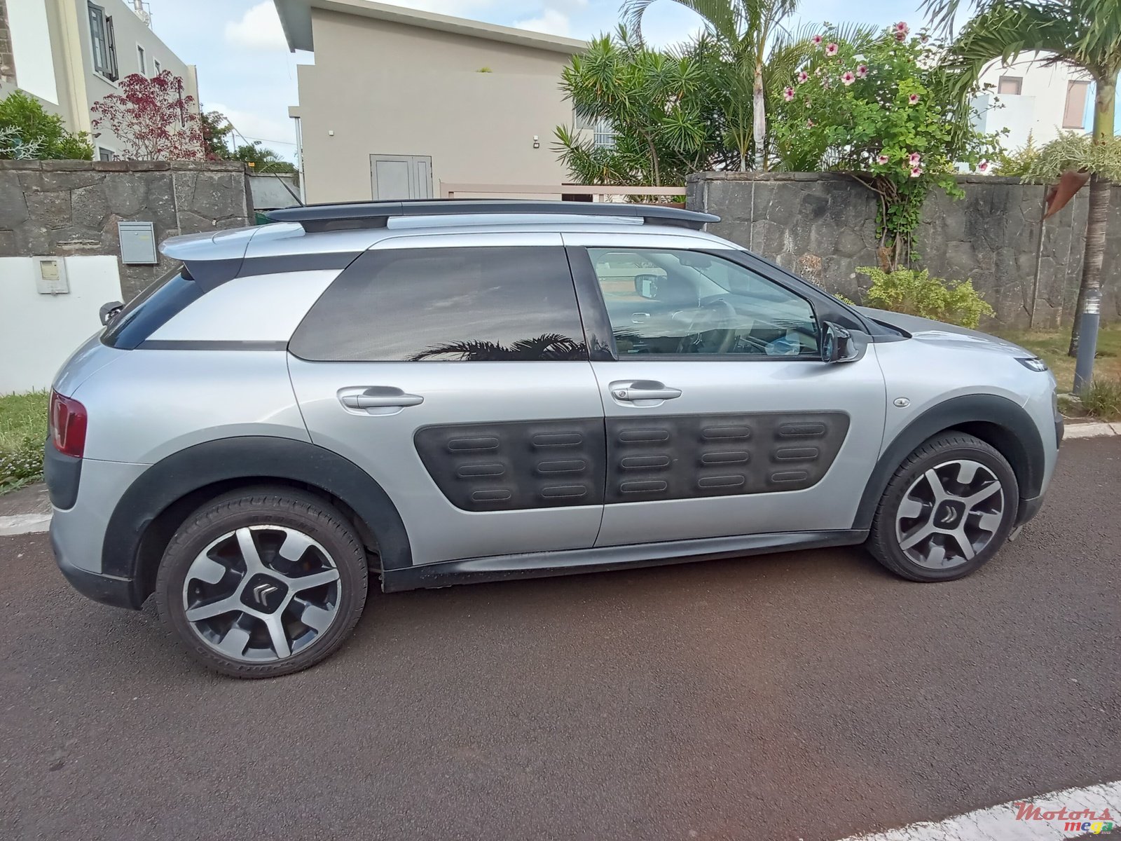 2017' Citroen C4 Cactus photo #2