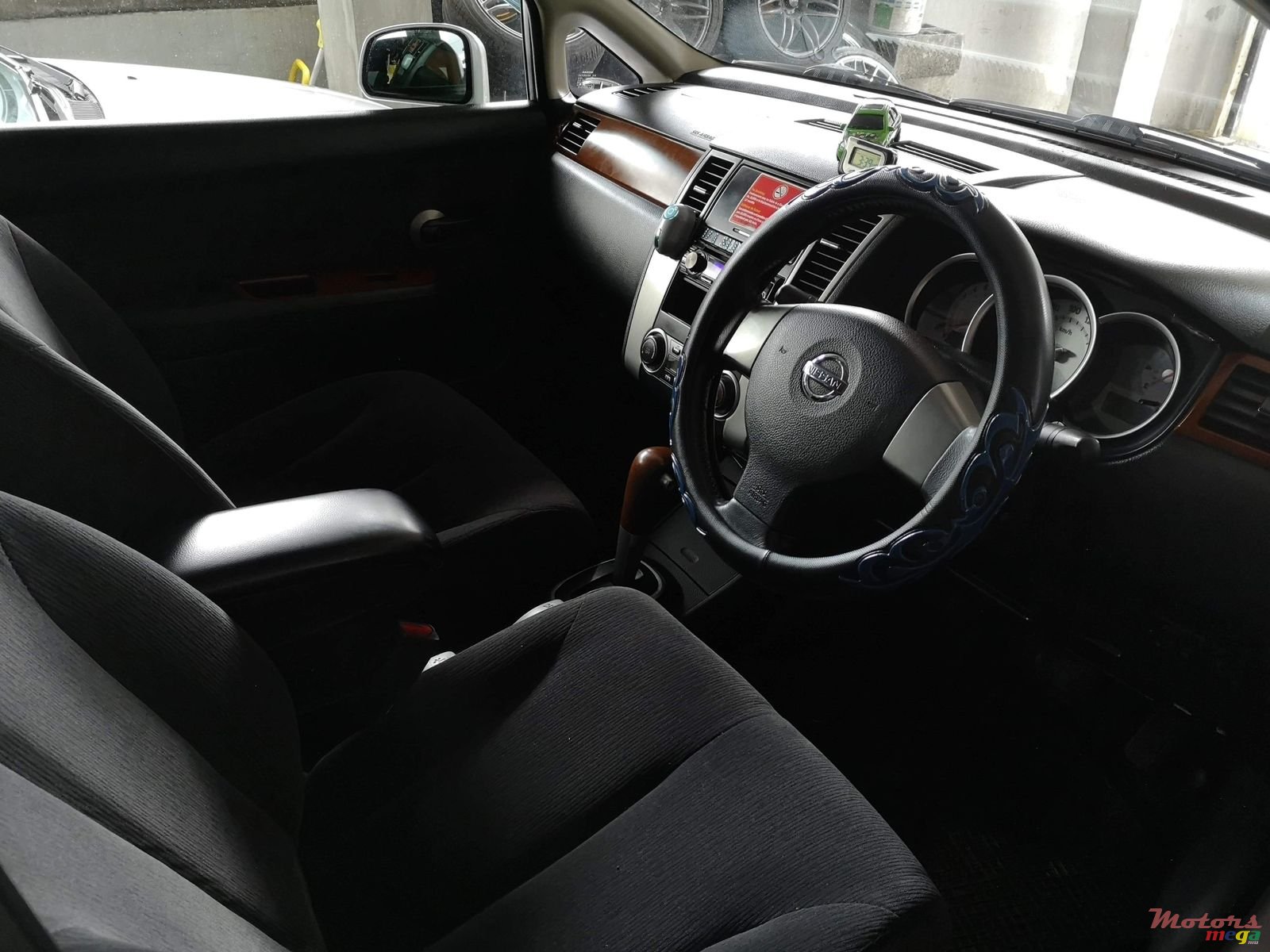 2010' Nissan Tiida photo #1