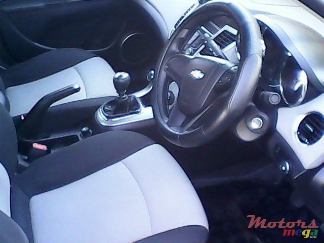 2011' Chevrolet Cruze photo #4