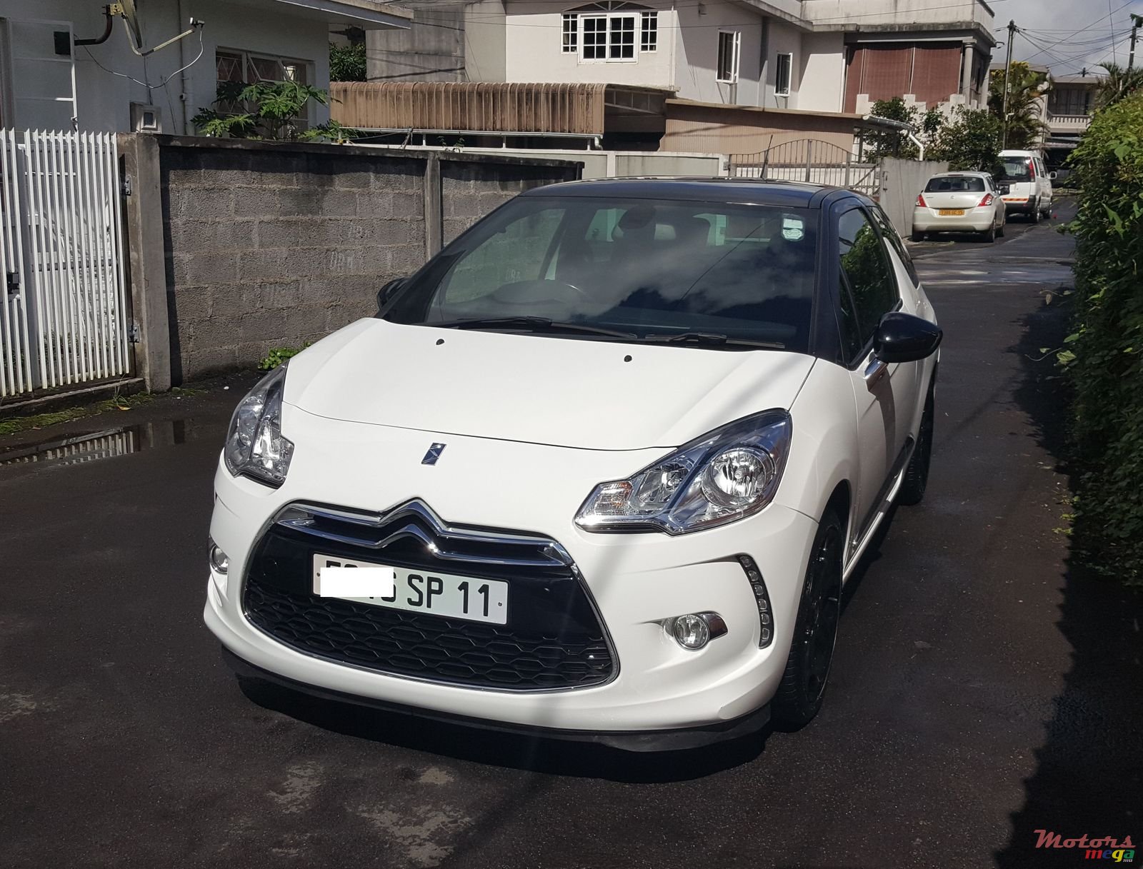 2011' Citroen DS3 photo #1