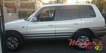 1998' Toyota RAV4 photo #1
