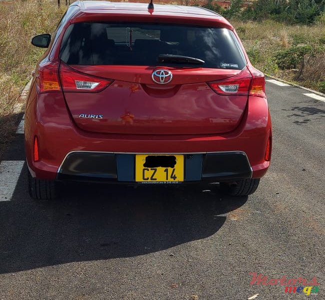 2014' Toyota Auris photo #2