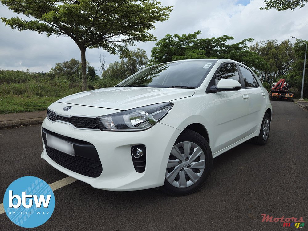 2019' Kia Rio photo #2