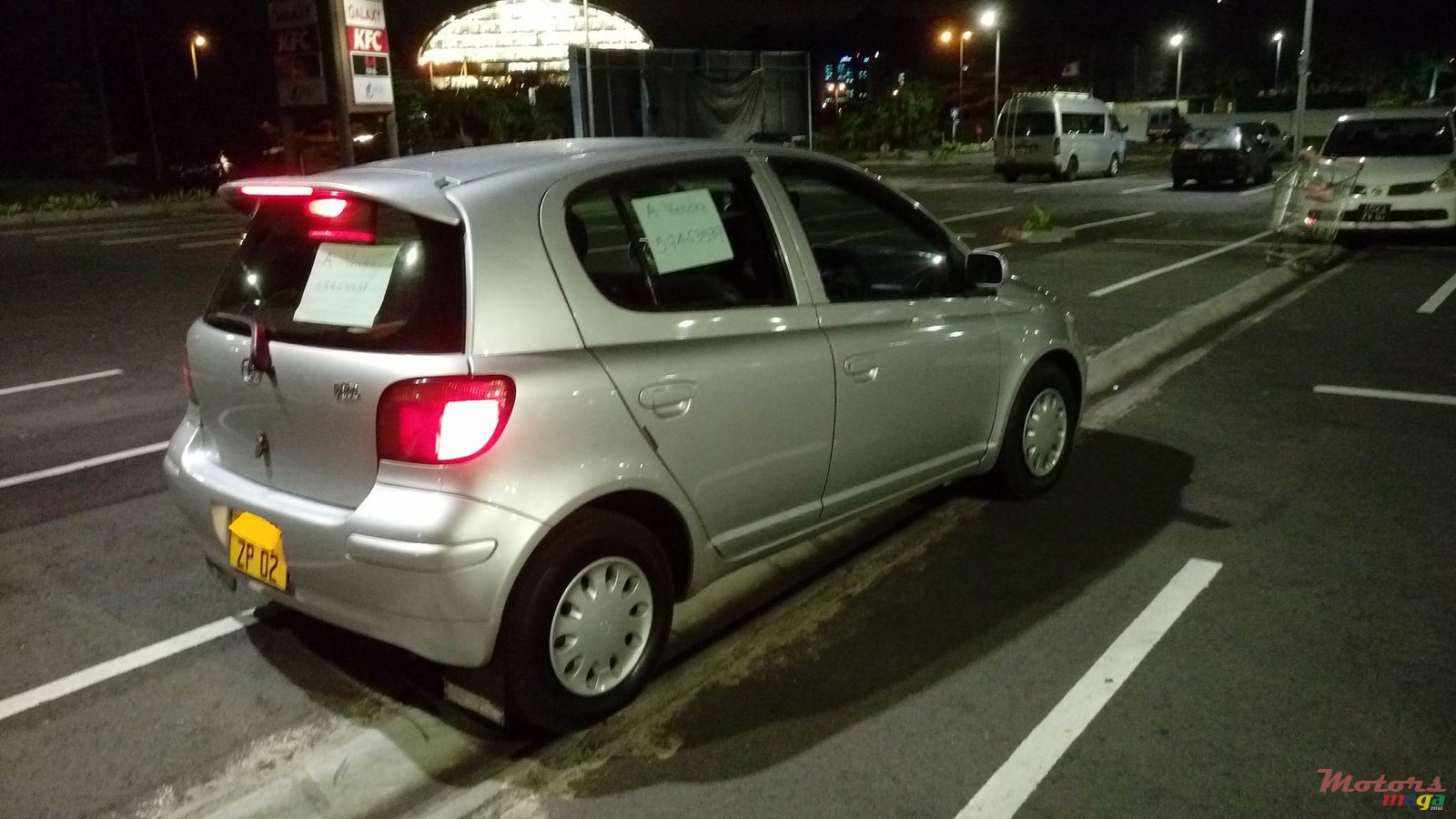 2002' Toyota Vitz photo #4