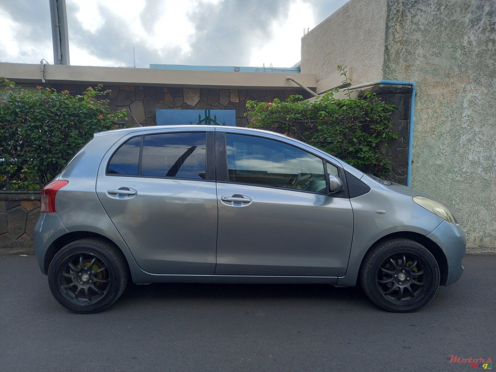 2007' Toyota Vitz photo #3