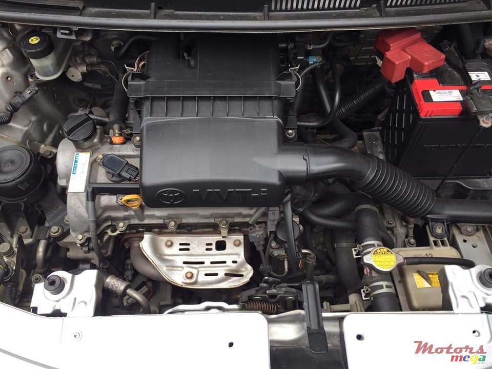 2007' Toyota Belta photo #3