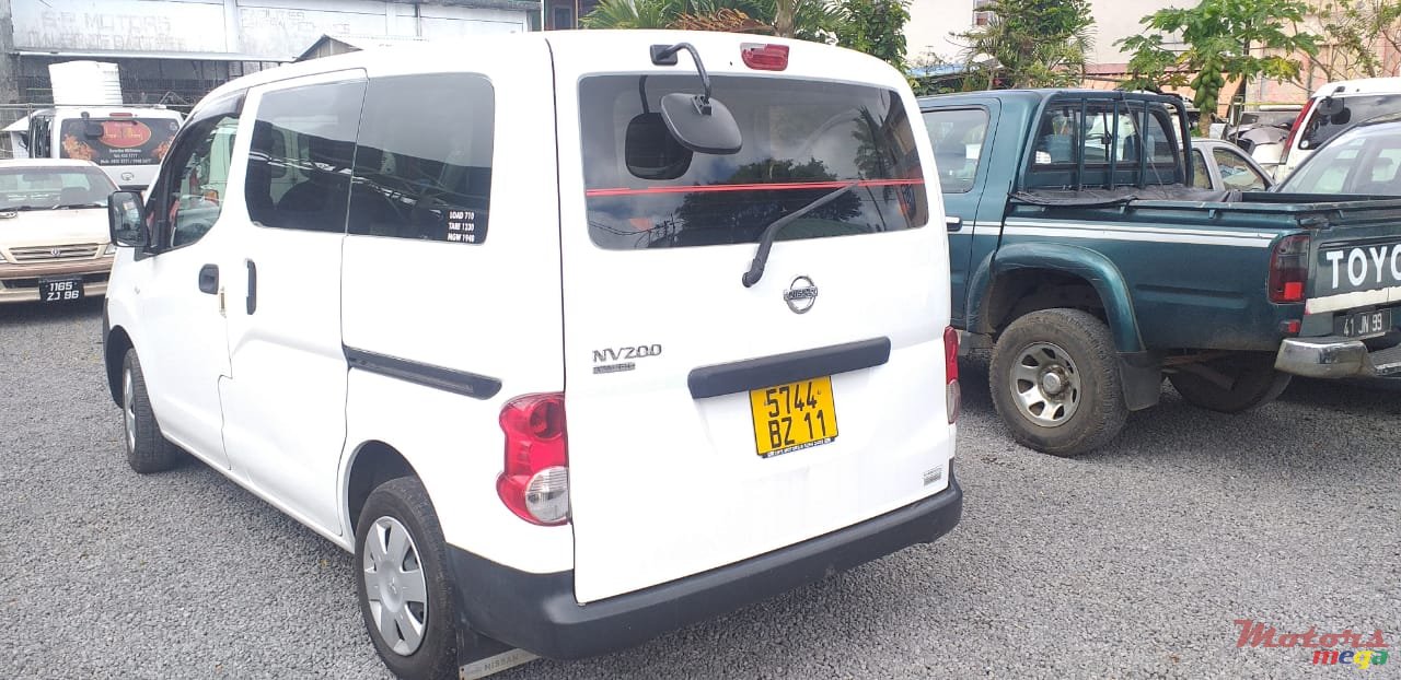 2011' Nissan NV NV200 photo #4