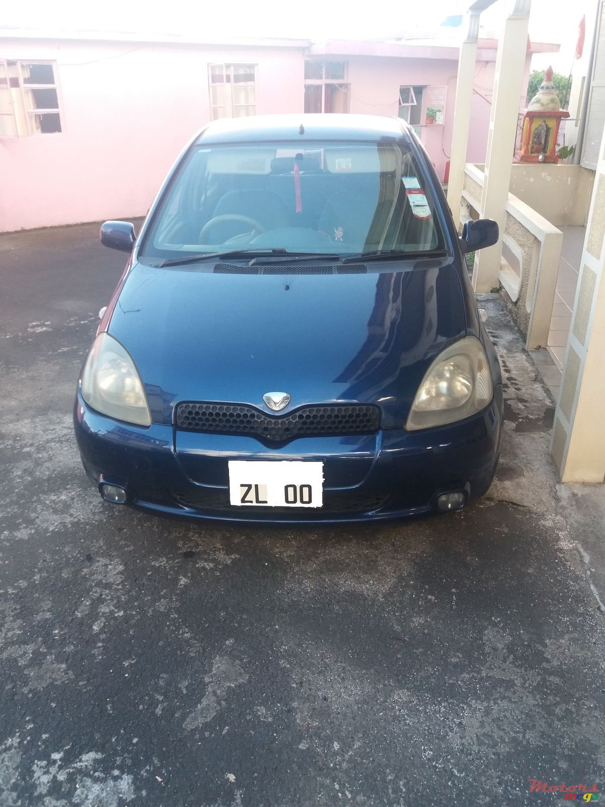 2000' Toyota Vitz photo #2