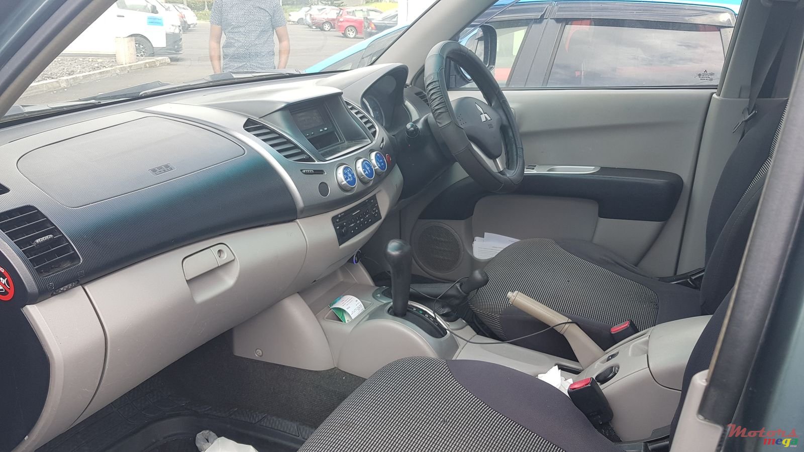 2008' Mitsubishi Santamo Sportero photo #4