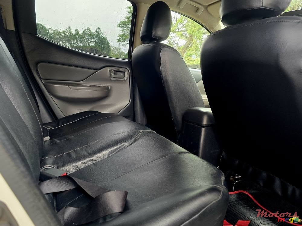 2017' Mitsubishi L200 photo #5
