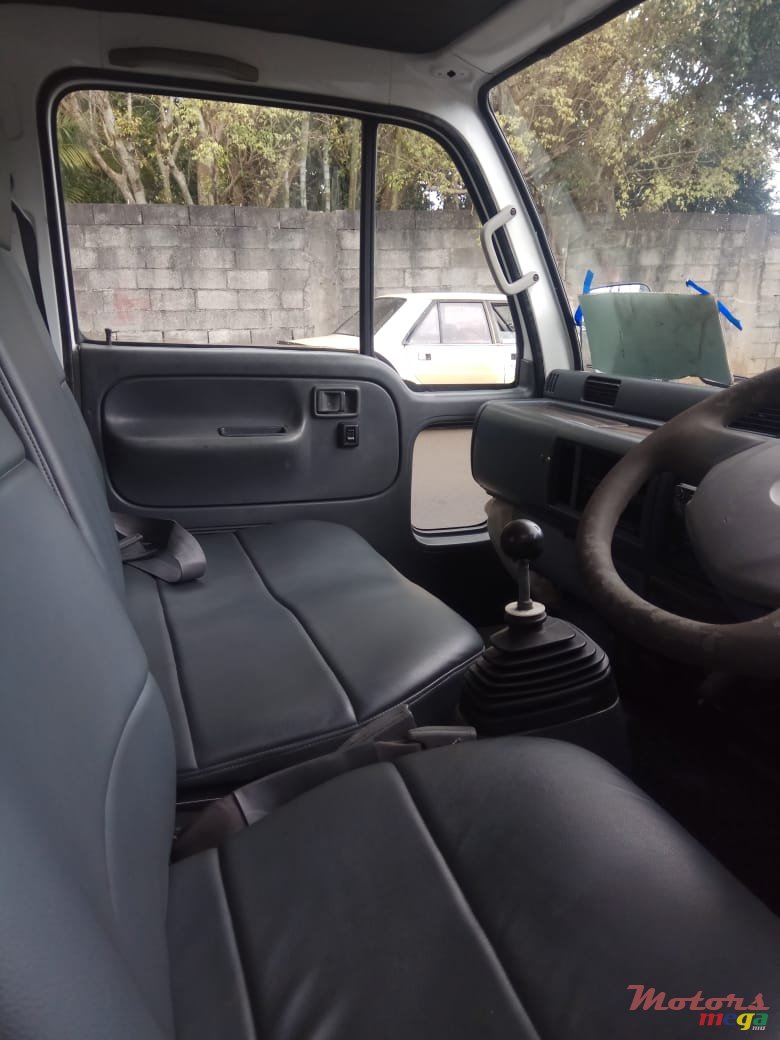 2002' Nissan Atlas photo #3