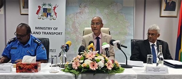98 morts sur les routes: Le ministre Osman Mahomed prépare un durcissement de la loi «to bwar, to tase»