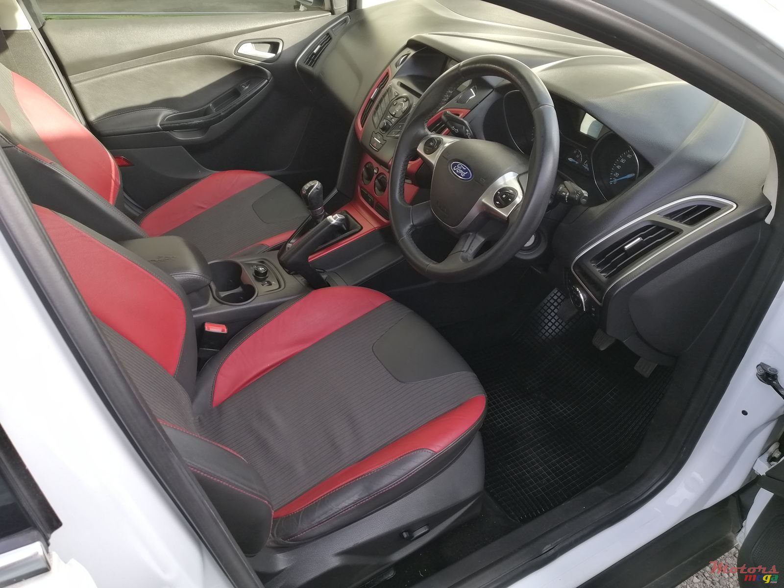 2013' Ford Focus photo #4