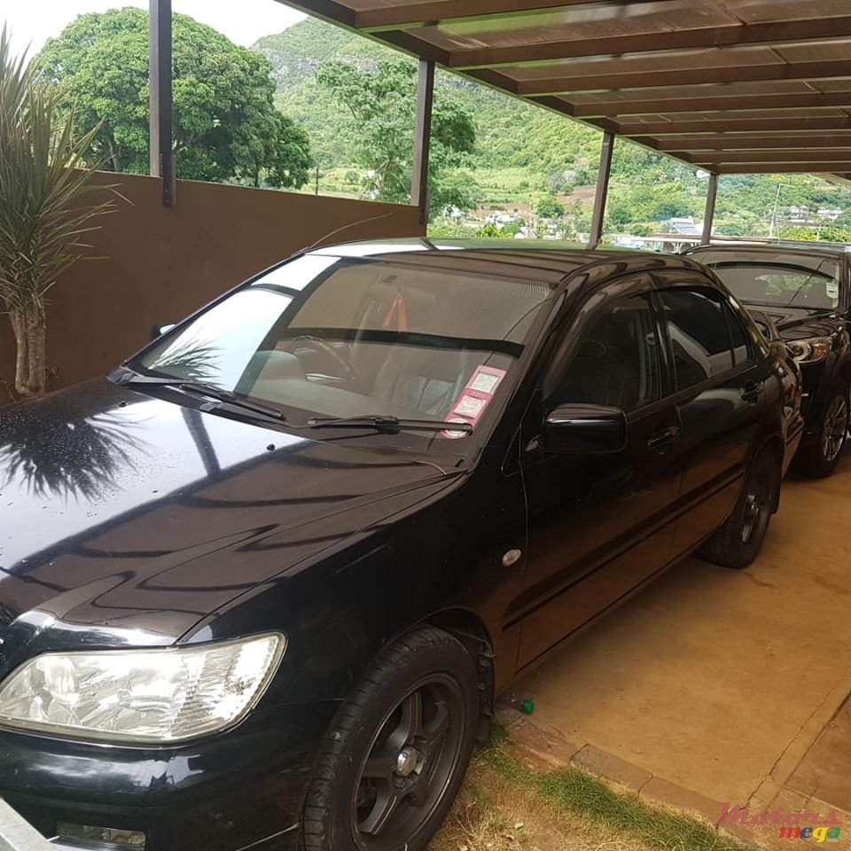 2002' Mitsubishi Lancer Cedia photo #1
