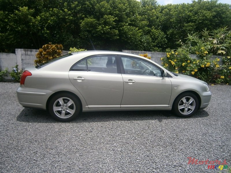 2003' Toyota Avensis T3 X photo #5