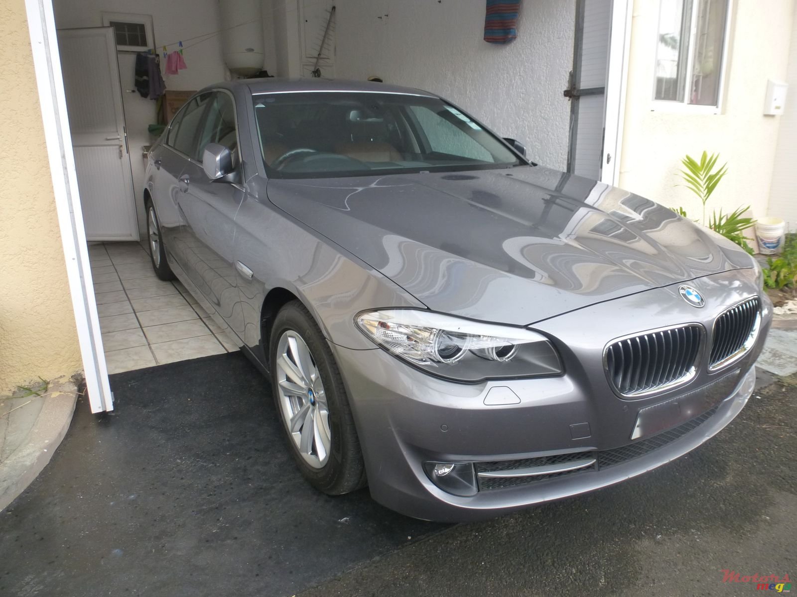 2011' BMW 523 i photo #2