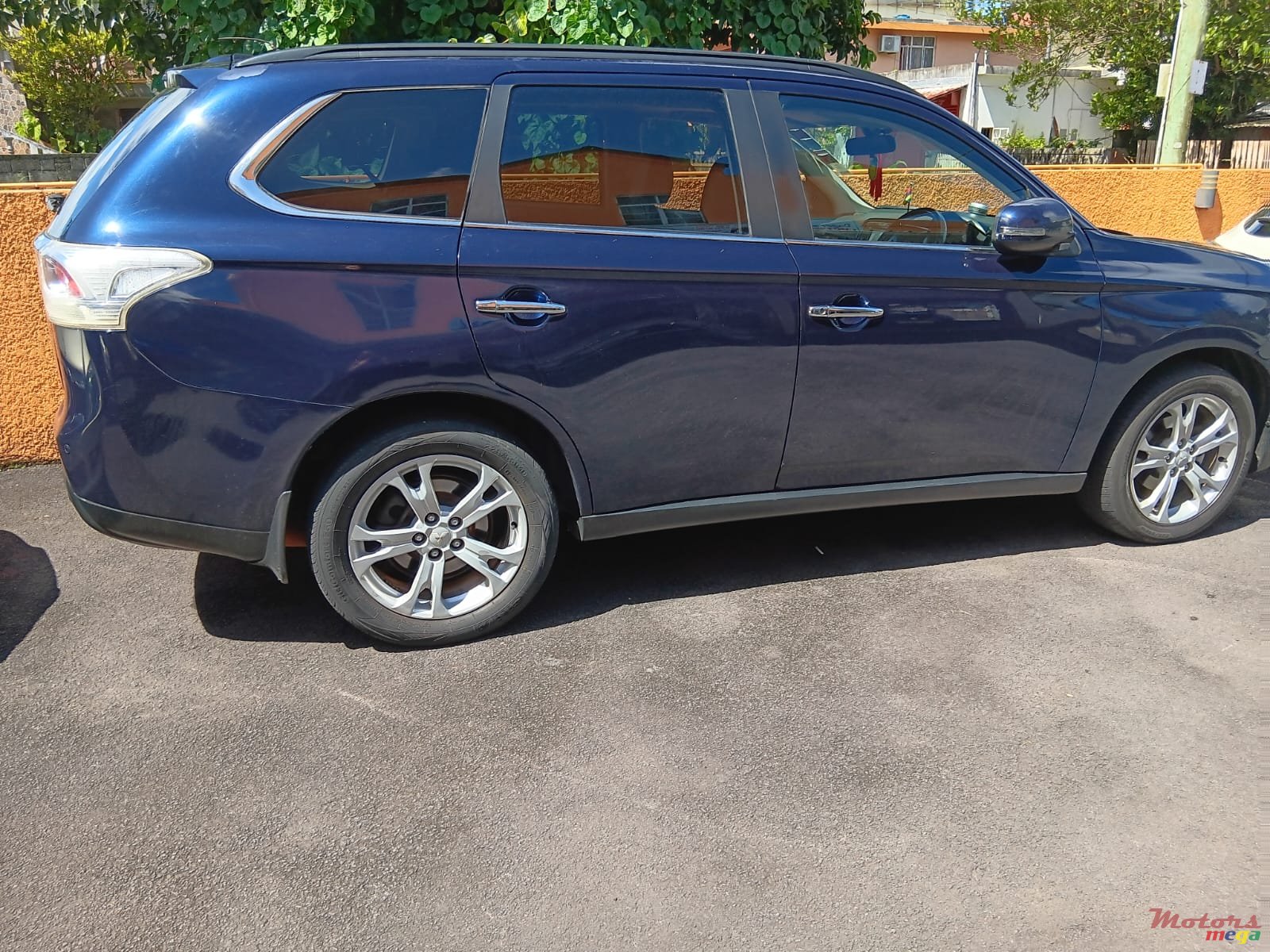 2014' Mitsubishi Outlander photo #4