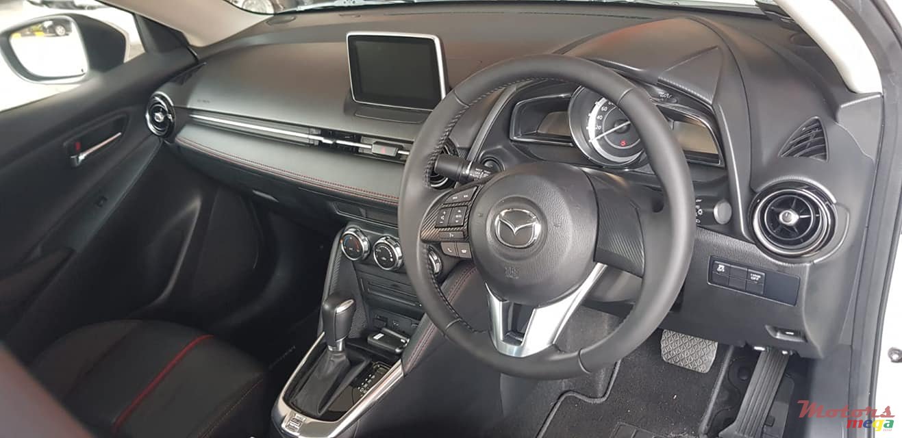 2017' Mazda 2 photo #4