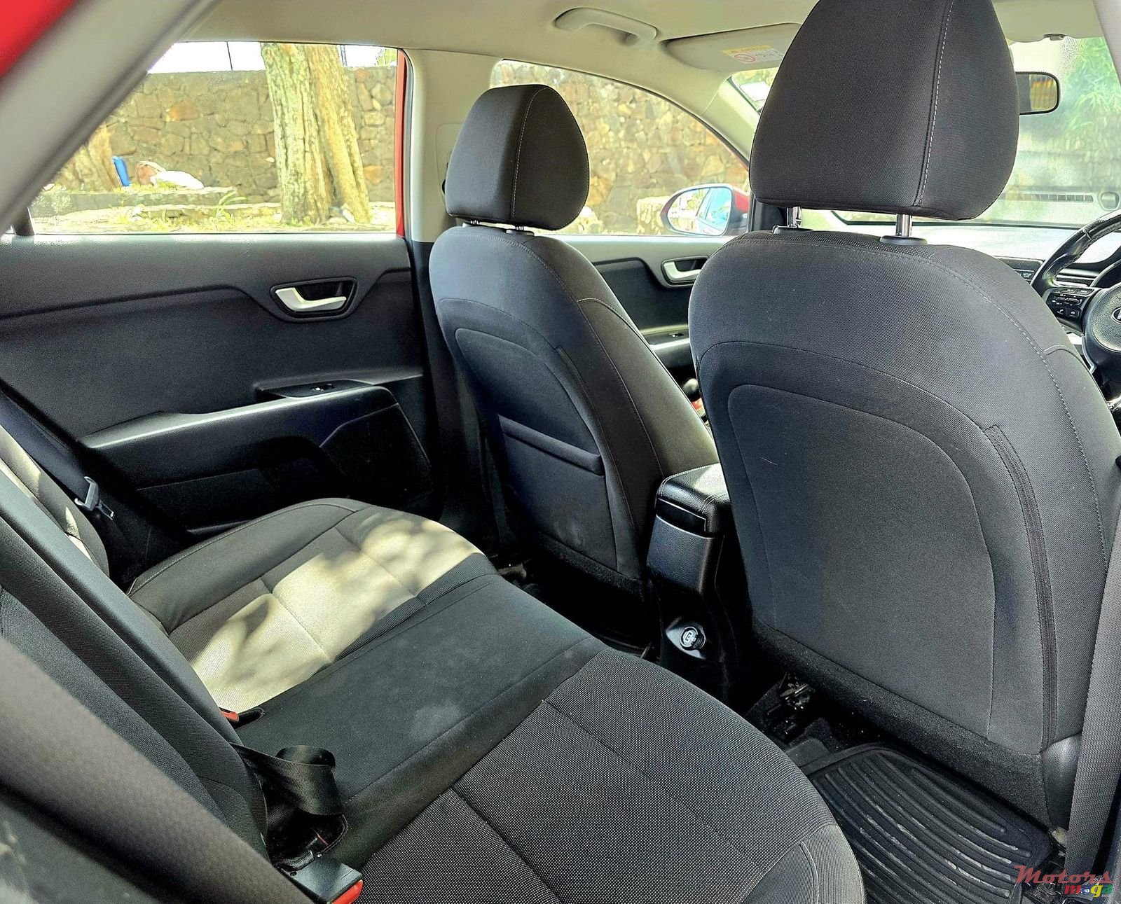 2019' Kia Rio photo #5