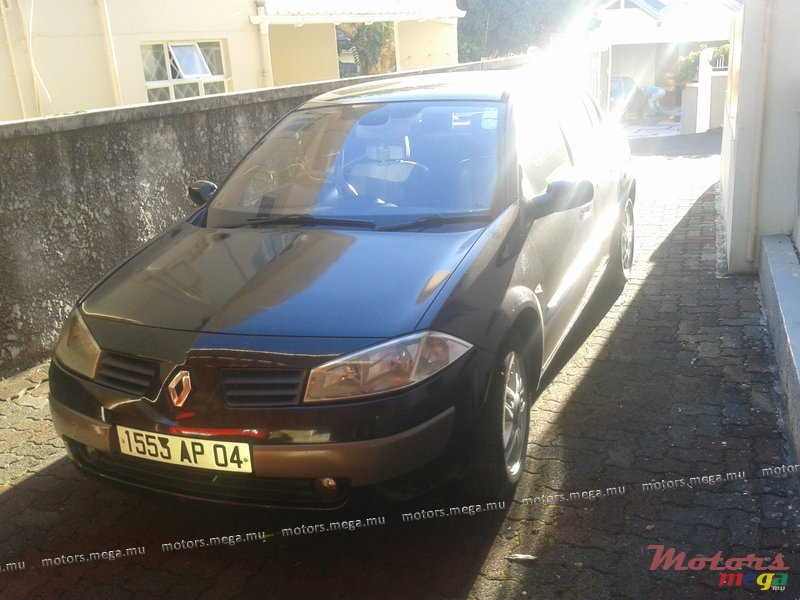 2004' Renault photo #1