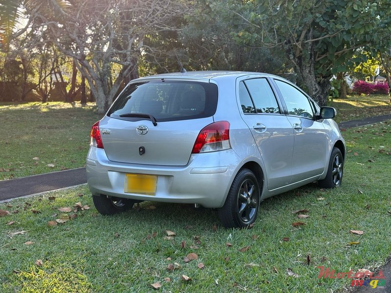 2011' Toyota Vitz photo #3