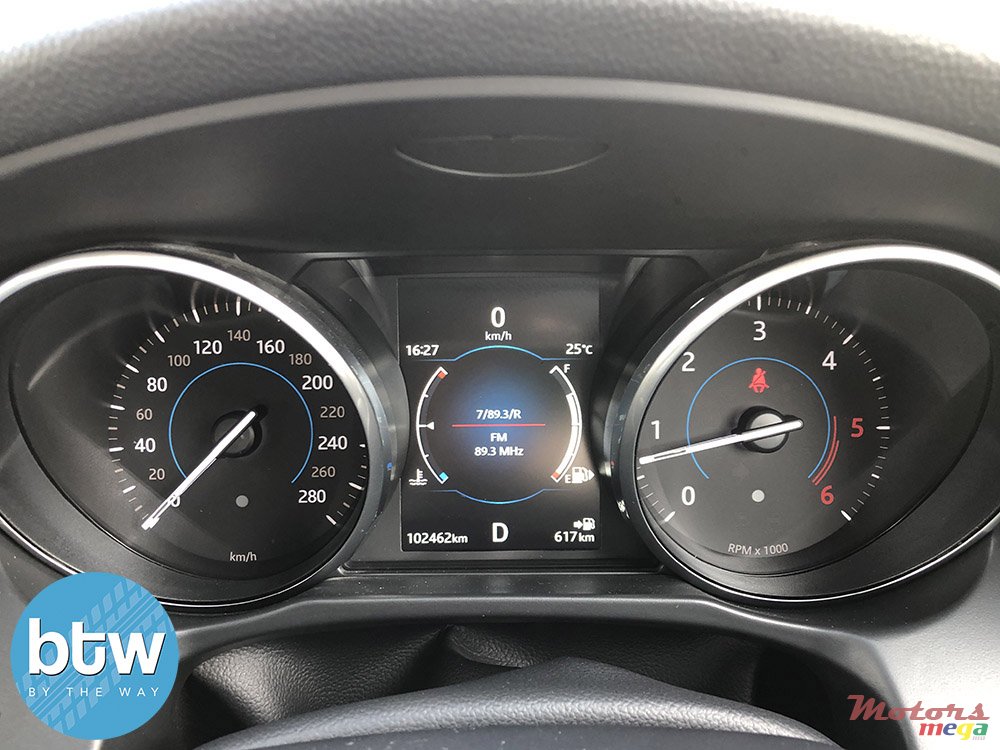 2019' Jaguar XF photo #7