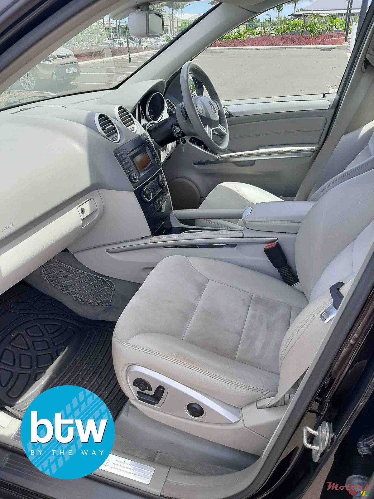 2010' Mercedes-Benz ML 350 photo #5