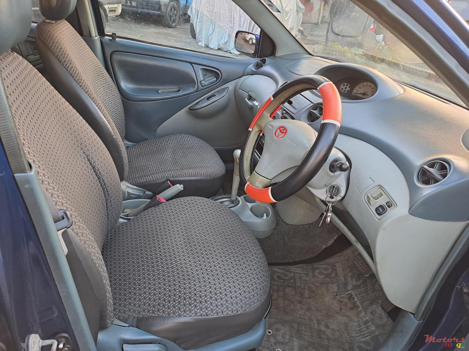 2000' Toyota Vitz photo #4