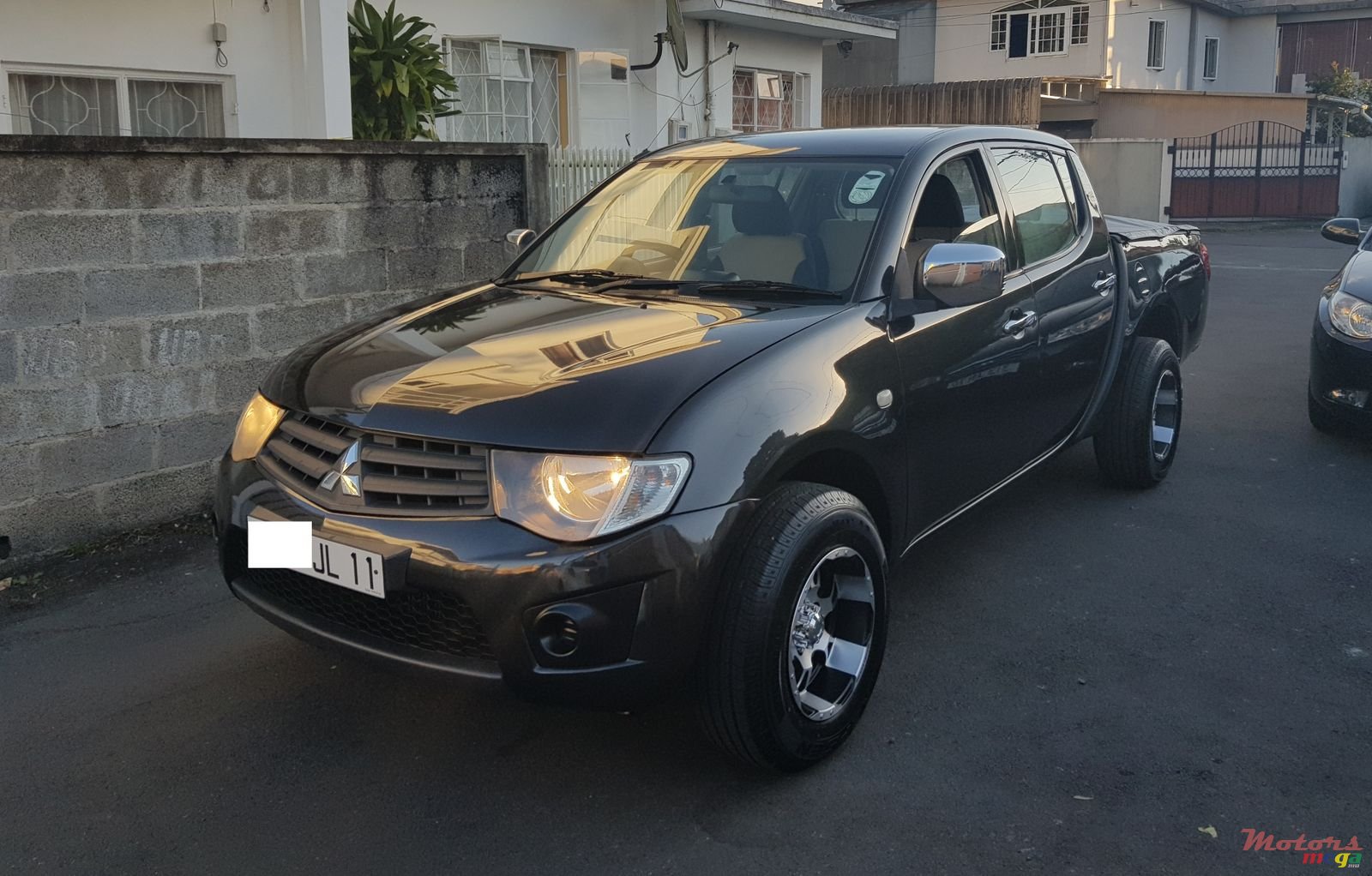 2011' Mitsubishi L 200 photo #1