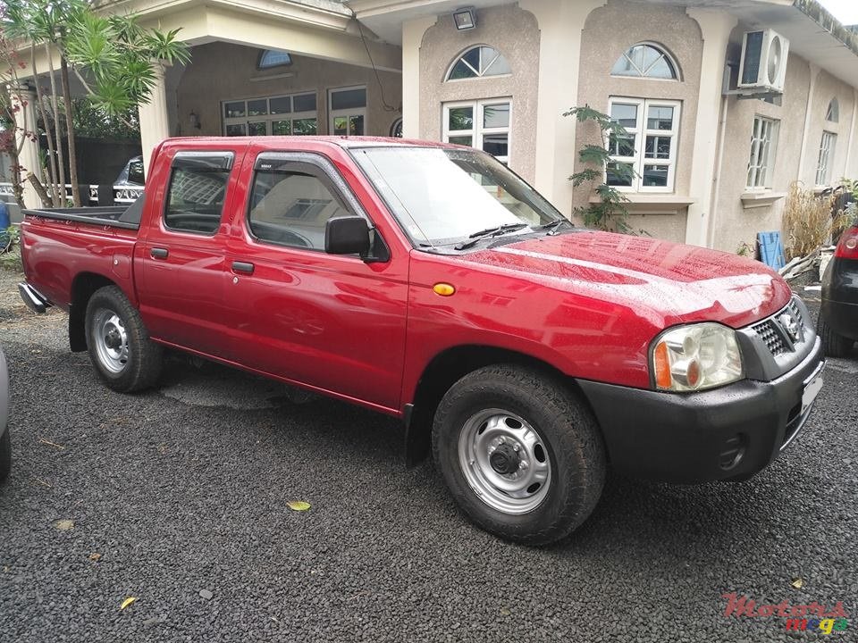 2007' Nissan Navara photo #2