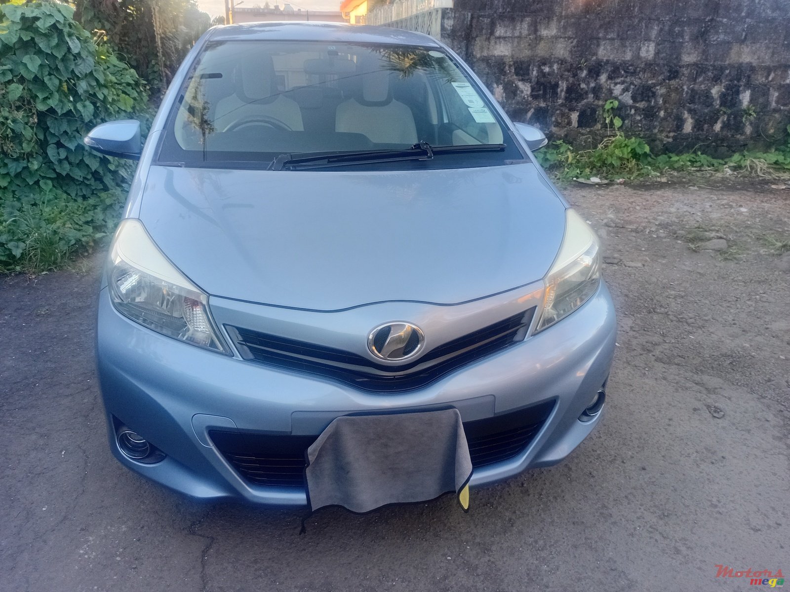 2012' Toyota Vitz photo #1