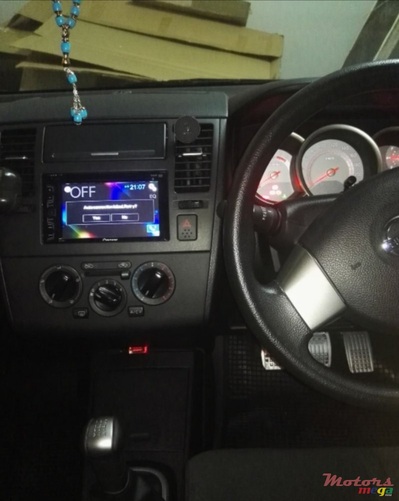 2009' Nissan Tiida photo #3