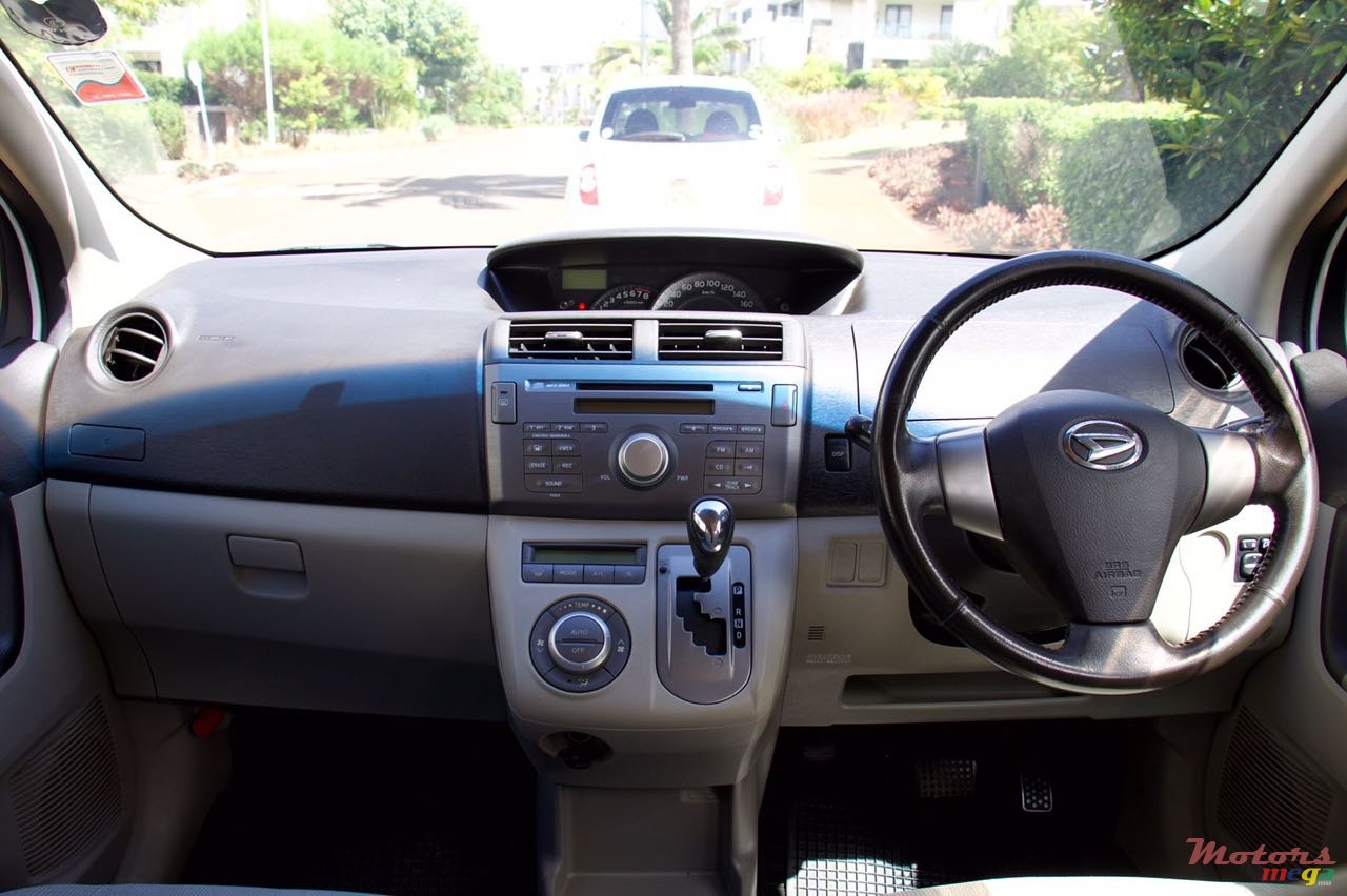 2010' Daihatsu Boon Luminas photo #6