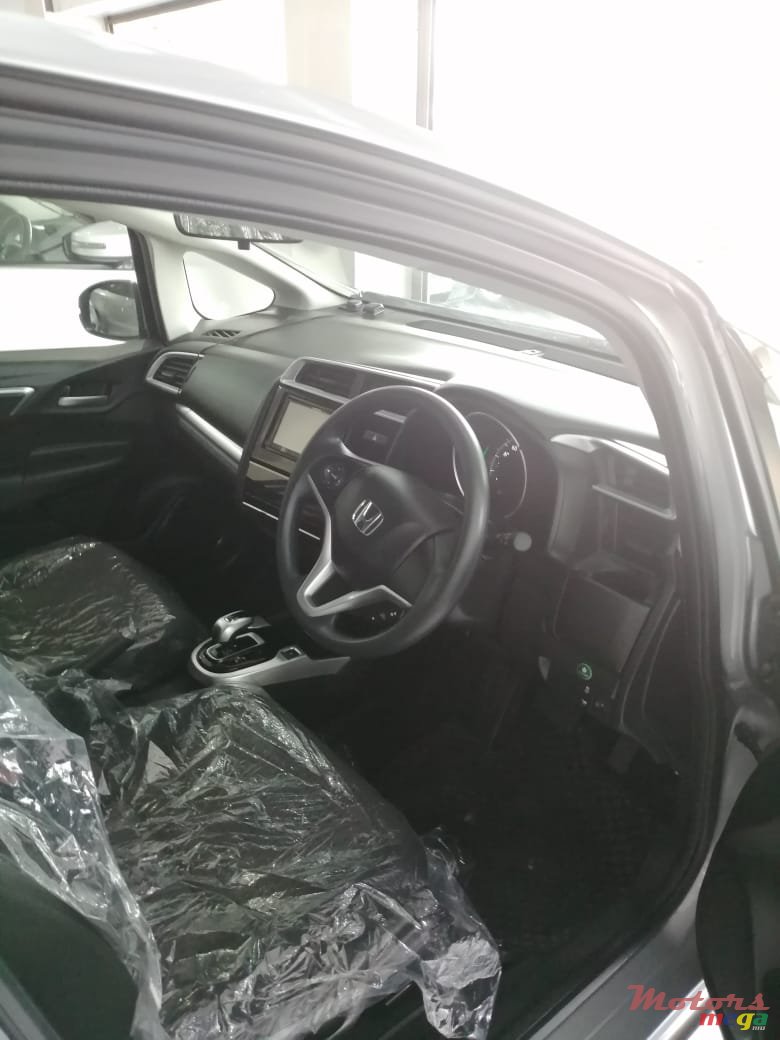 2017' Honda Fit Hybrid photo #6