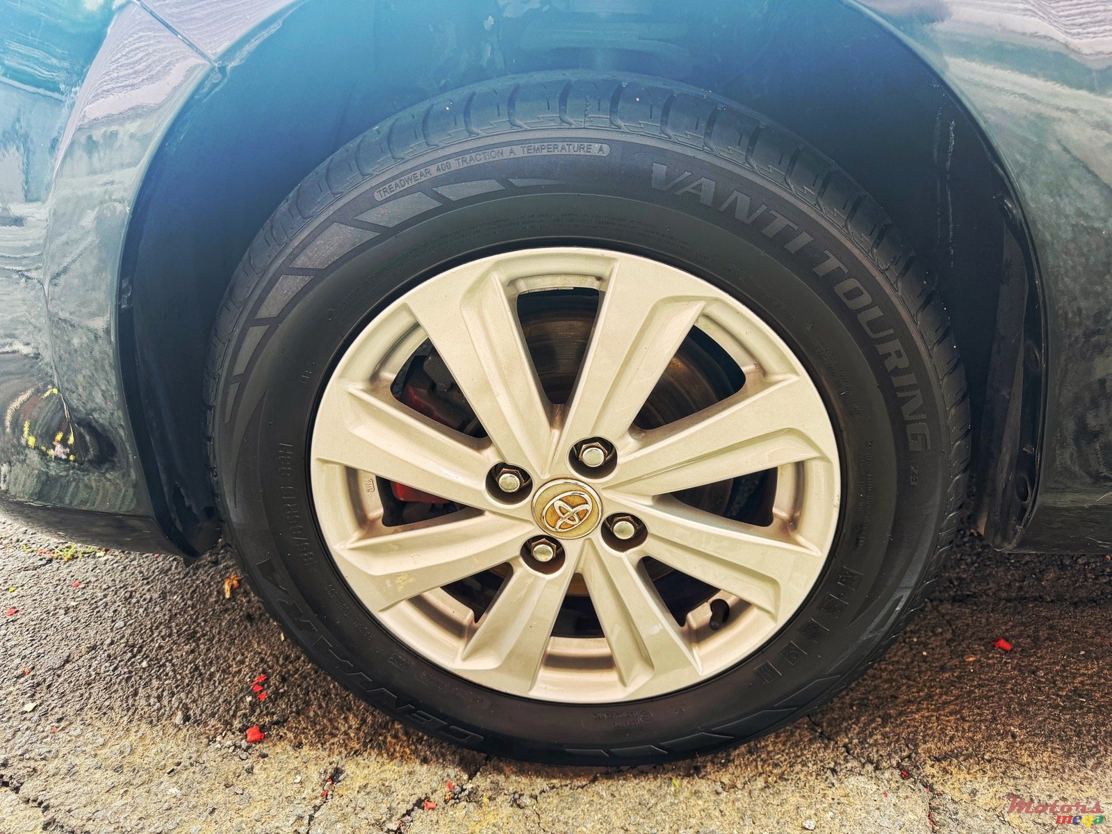 2017' Toyota Yaris photo #7