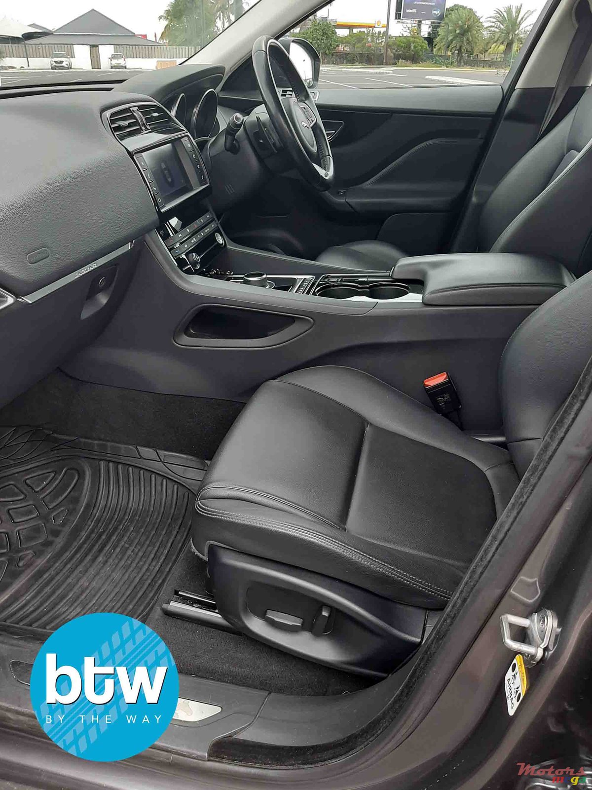 2017' Jaguar F-Type photo #4