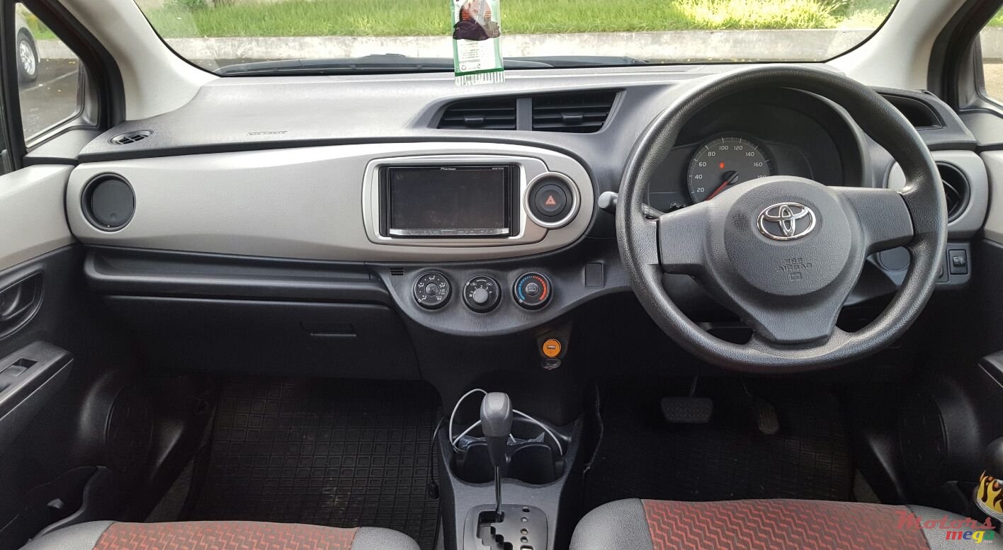 2011' Toyota Vitz photo #4