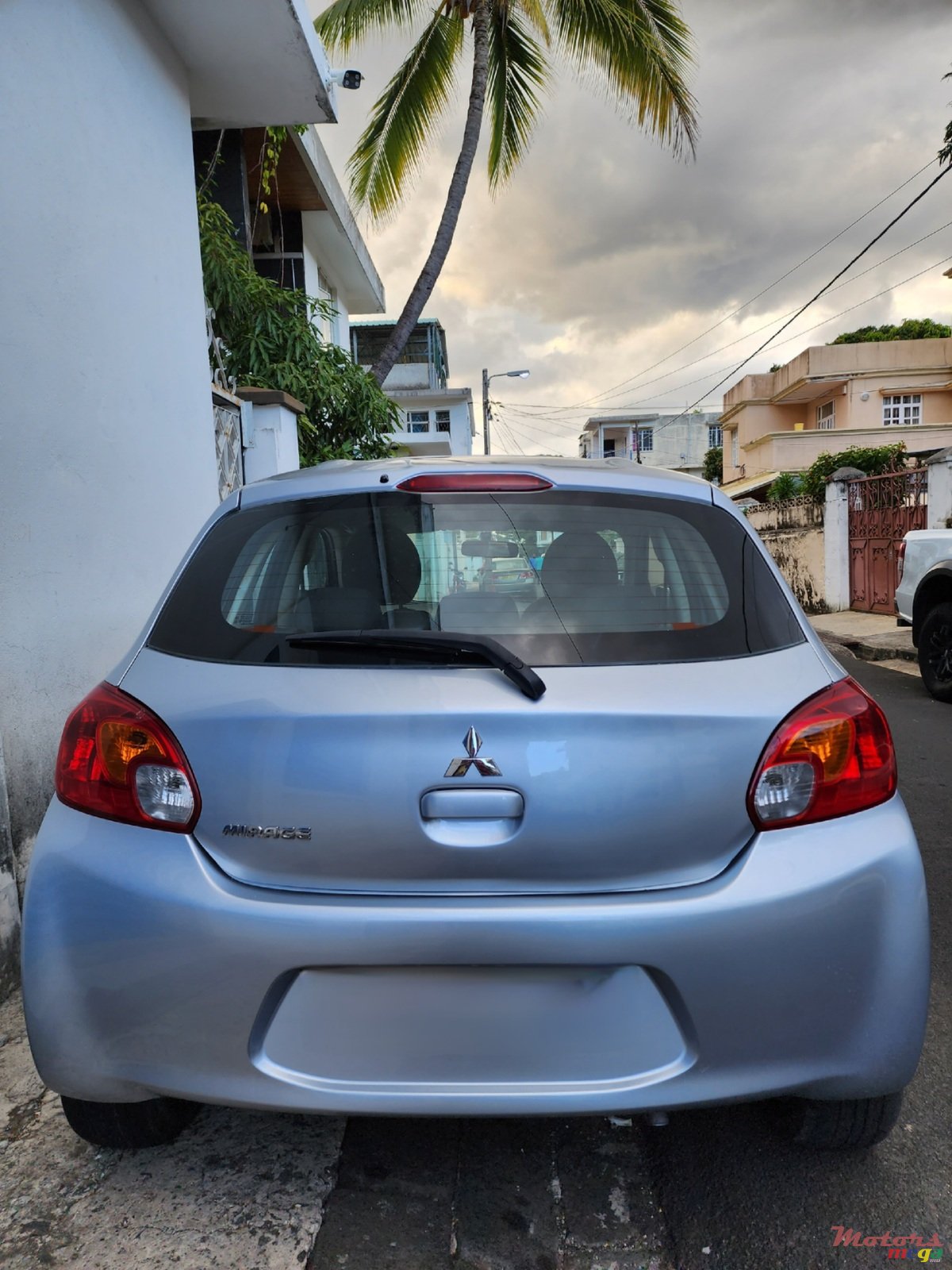 2013' Mitsubishi Mirage photo #4